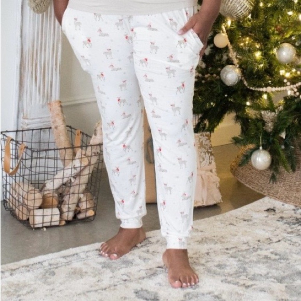 Kyte Baby Cozy White Holiday Reindeer Jogger Sleep Pants